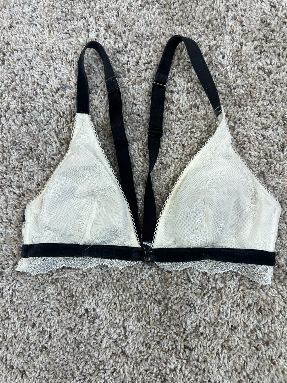 Victoria's Secret Lace Bralette Triangle Padded Wireless Small Velvet Trim
